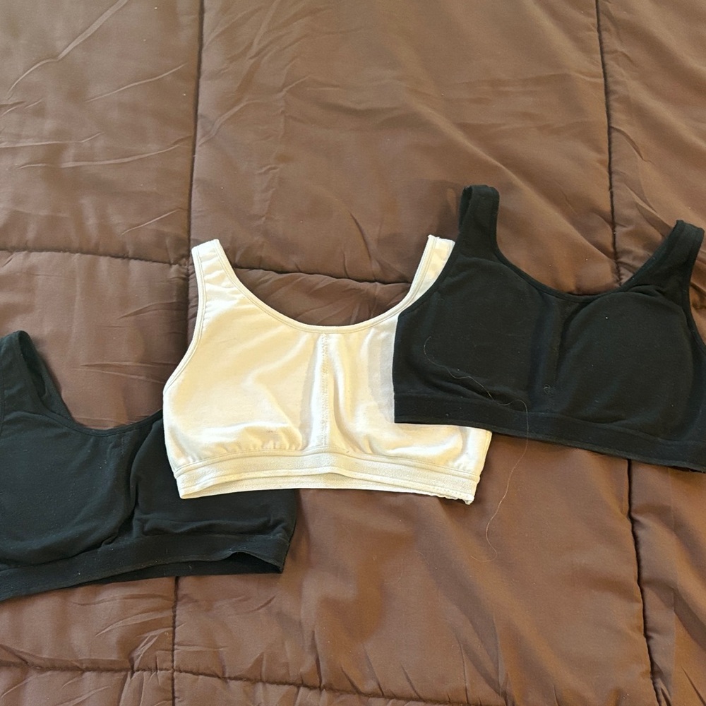 Uniqlo Kids Sports Bras in Black and White